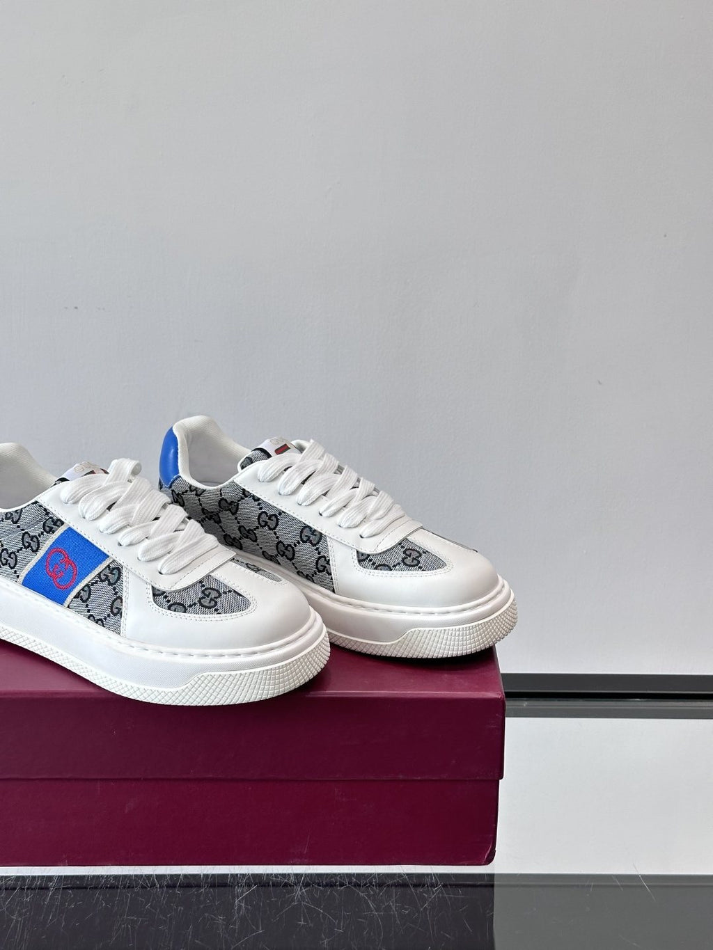 Gucci Blue Accent Low-Top Sneakers — detail
