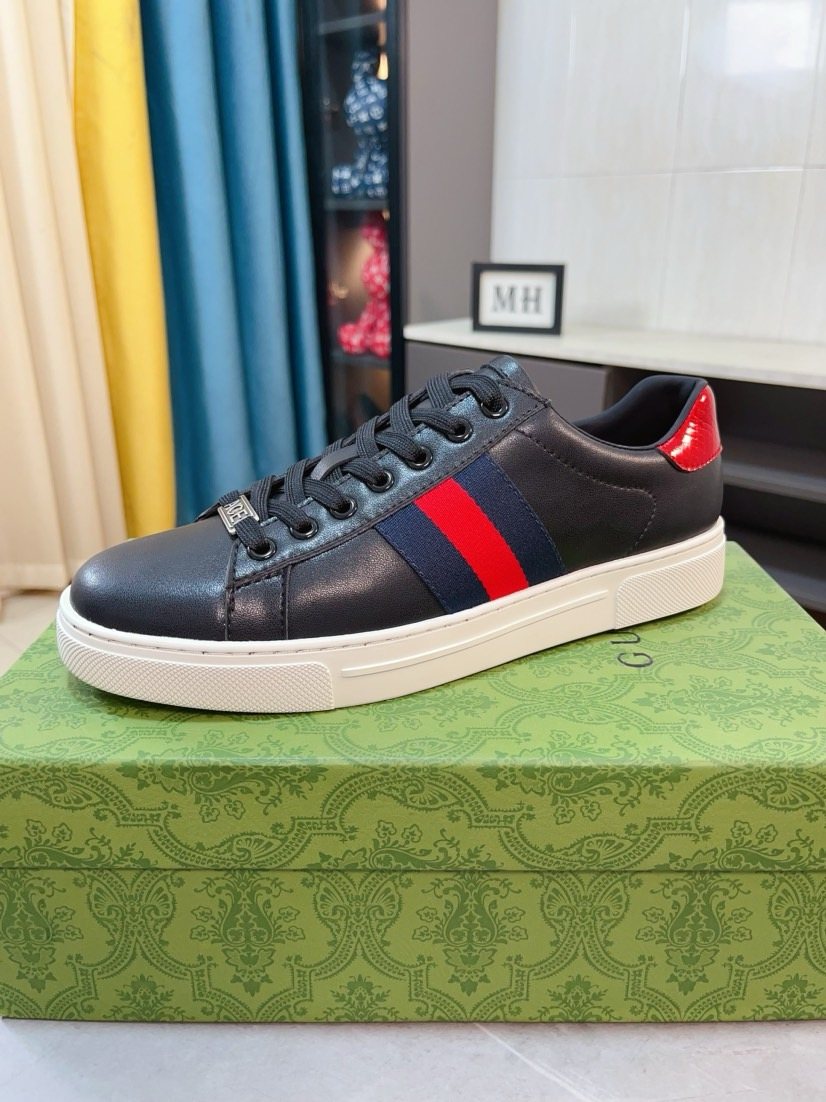 Gucci Stripe Low-Top Sneakers — hero